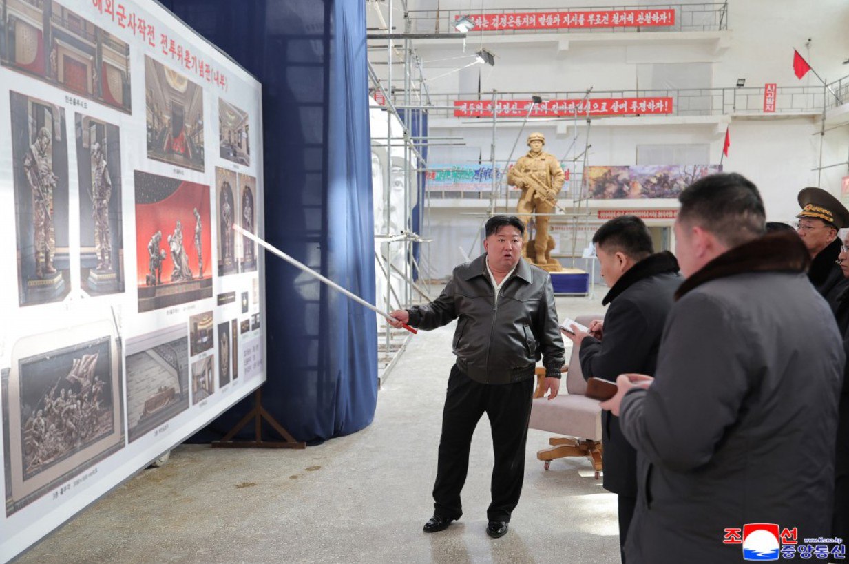 В КНДР создают скульптуры, посвященные боевым подвигам солдат, которые помогали России освобождать Курскую область от укронацистов В КНДР создают скульптуры, посвященные боевым подвигам солдат, которые помогали России освобождать Курскую область от укронацистов