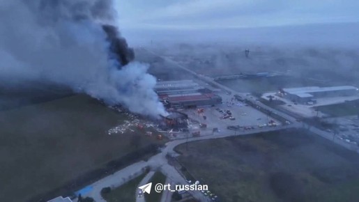 На этом апокалиптичном видео — то, что осталось от фабрики печенья в Греции
