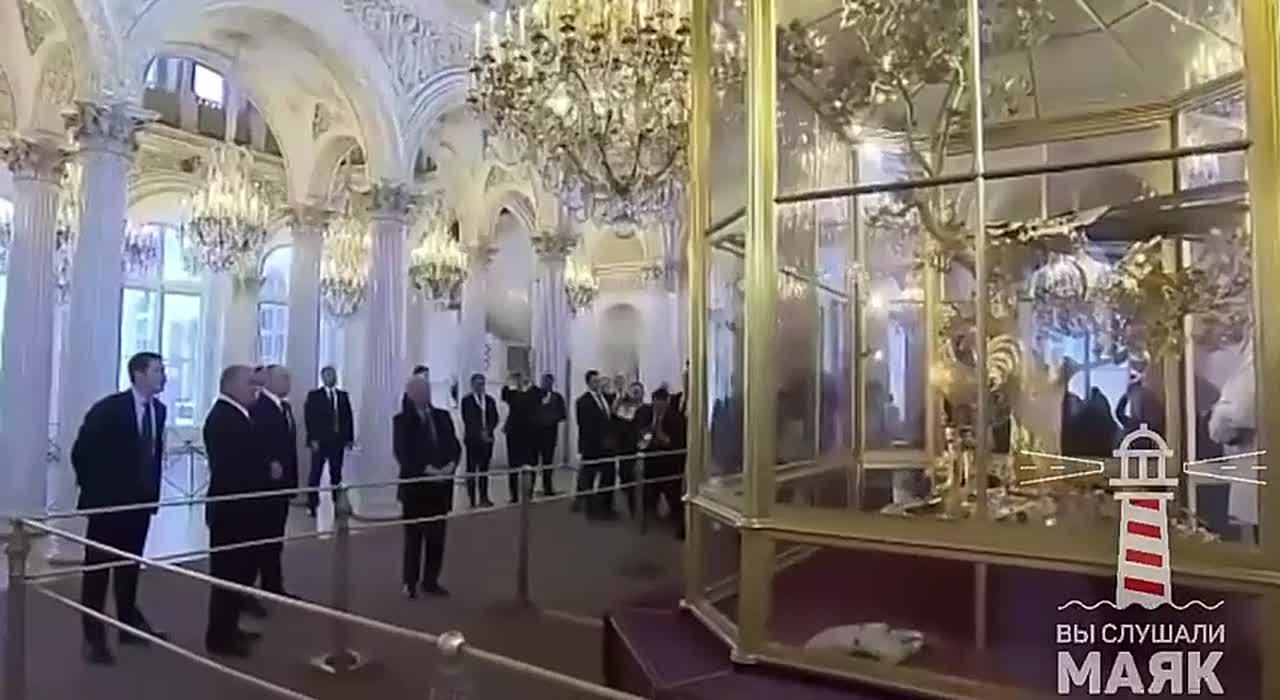 Султана очень заинтересовал Павлин