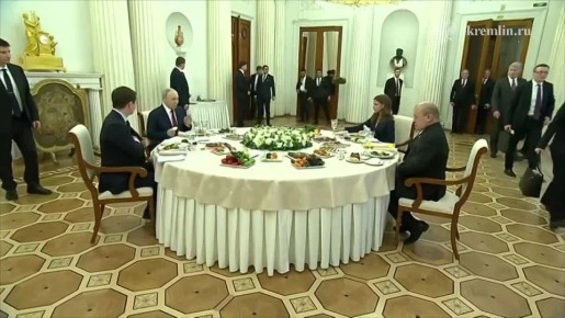 Общение глав государств продолжилось в формате рабочего завтрака