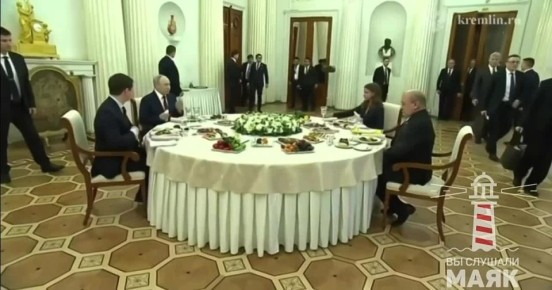 В Арапском зале Эрмитаже (Большой столовой) гостю из Малайзии предложили не только духовную пищу