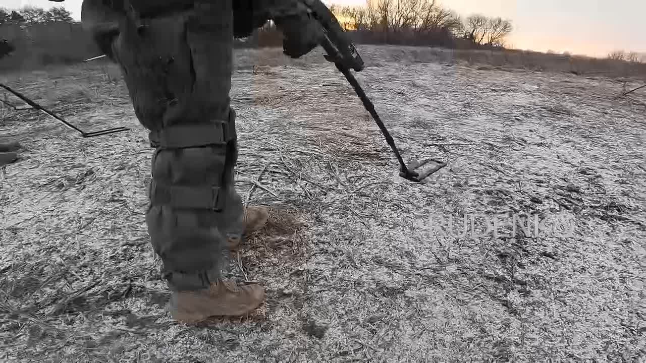 Андрей Руденко: Военнослужащие инженерных подразделений 92-го сапёрного полка группировки войск «Запад» в ходе проведения специальной военной операции ежедневно проводят разминирование освобожденных территорий от...