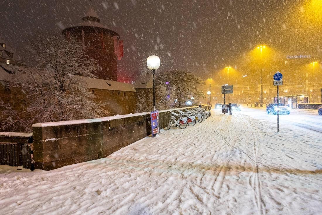 Снегопады парализовали движение транспорта по всей Германии, сообщают немецкие СМИ Снегопады парализовали движение транспорта по всей Германии, сообщают немецкие СМИ