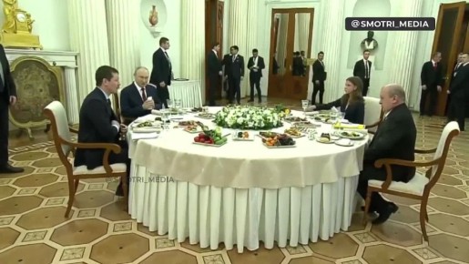 Путин начал деловой обед с Верховным правителем Малайзии Султаном Ибрагимом