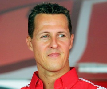 Михаэль Шумахер больше не прикован к постели — он может передвигаться на инвалидной коляске с помощью медсестры и терапевта