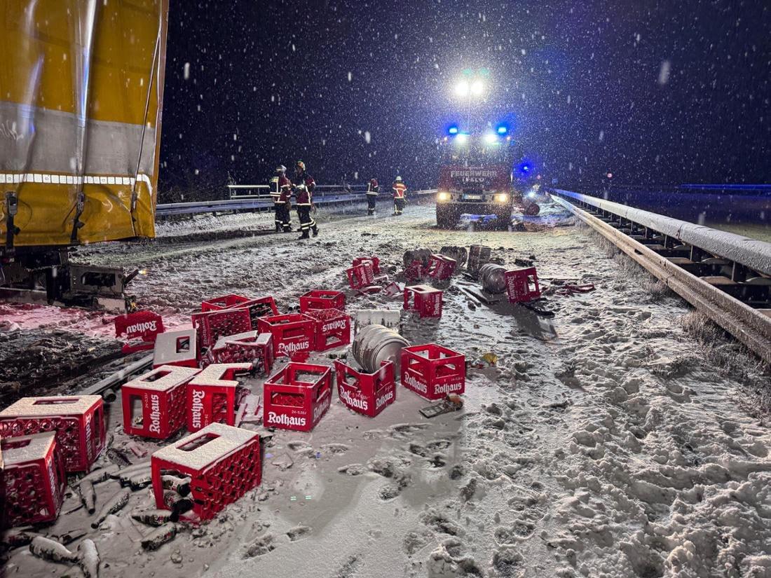 Снегопады парализовали движение транспорта по всей Германии, сообщают немецкие СМИ Снегопады парализовали движение транспорта по всей Германии, сообщают немецкие СМИ