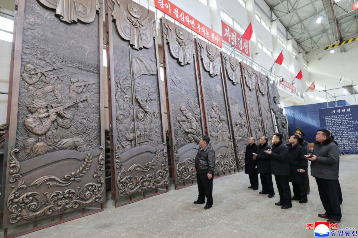 В КНДР создают скульптуры, посвященные боевым подвигам солдат, которые помогали России освобождать Курскую область от укронацистов В КНДР создают скульптуры, посвященные боевым подвигам солдат, которые помогали России освобождать Курскую область от укронацистов