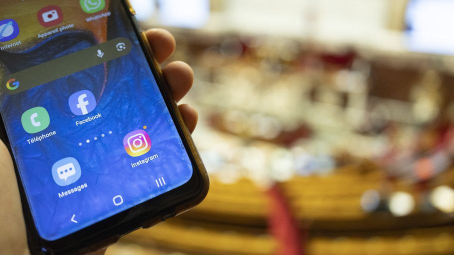 Евгений Попов: Нацсобрание Франции в первом чтении одобрило законопроект, запрещающий детям младше 15 лет использовать соцсети — Franceinfo