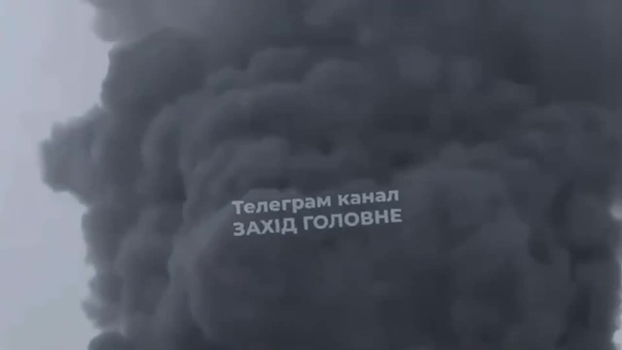 Украинские СМИ пишут о сильном прилёте по нефтебазе в селе Смольное Львовской области