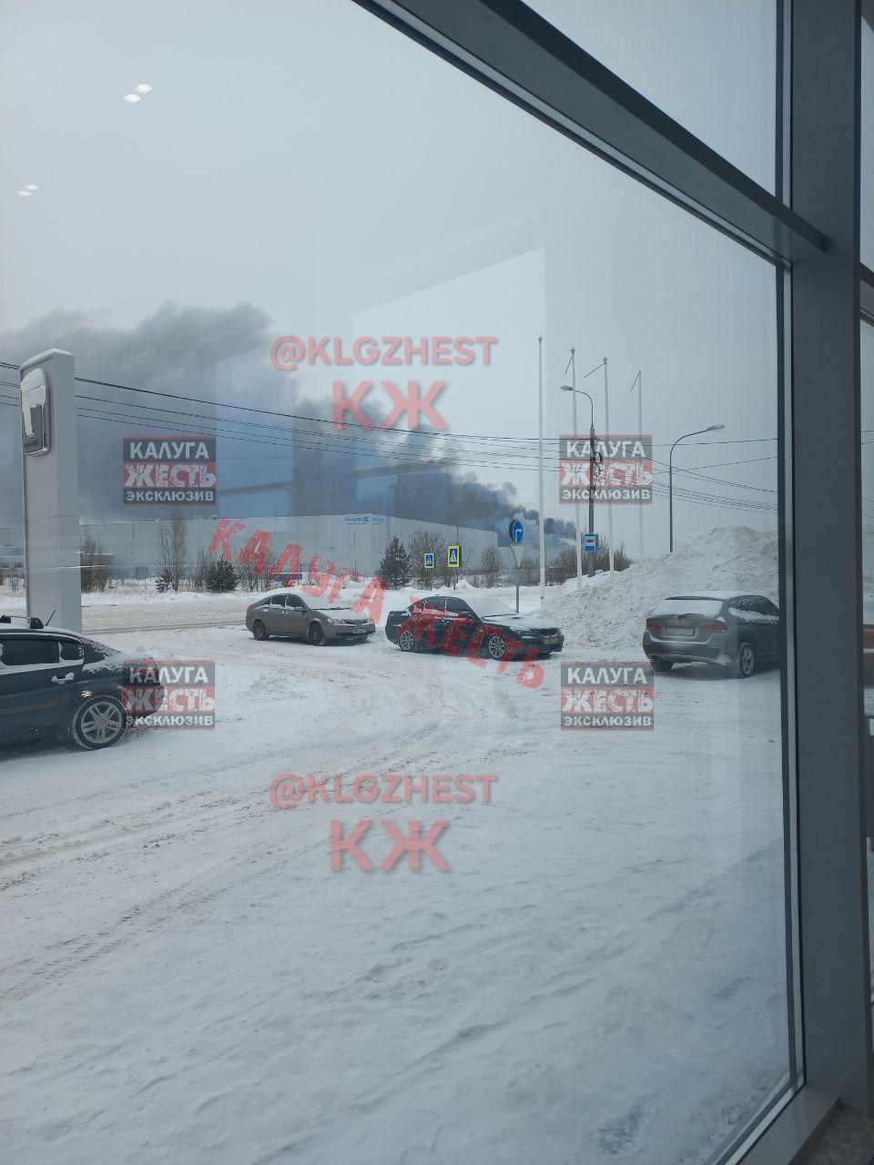 В Калуге горит бывший завод Volkswagen В Калуге горит бывший завод Volkswagen