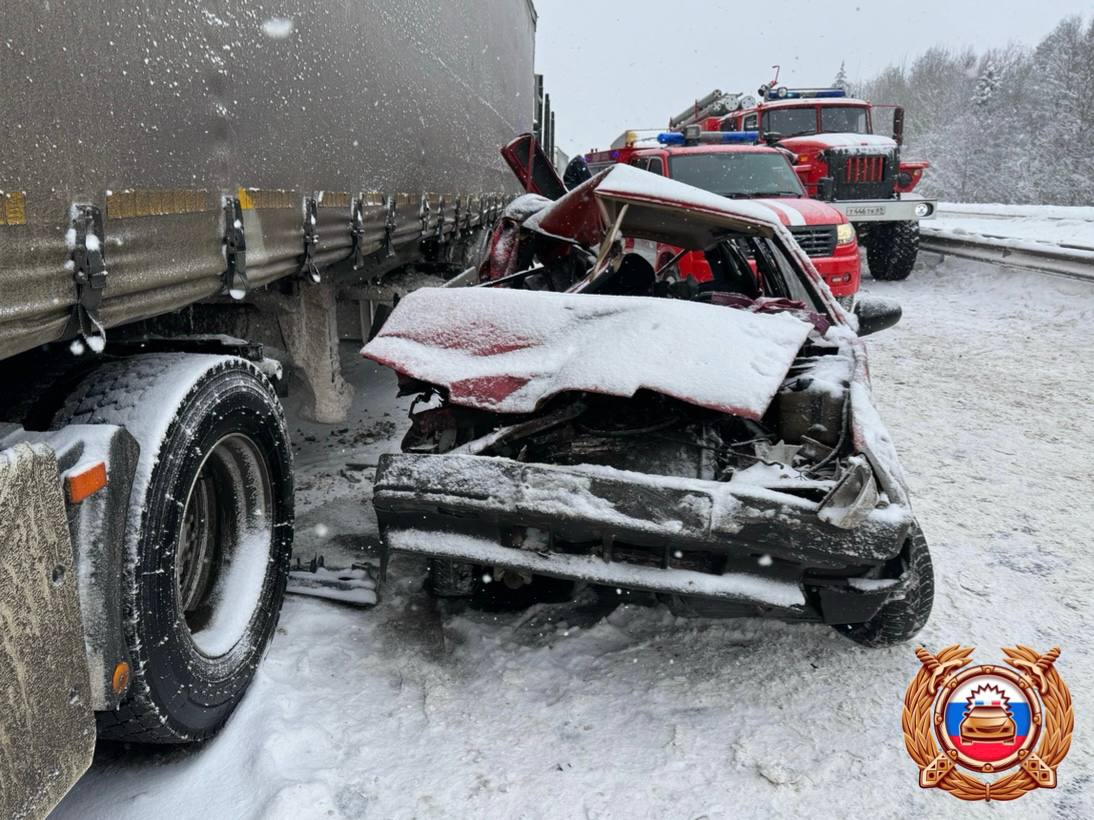 Женщина погибла, трое пострадали: жуткое ДТП на М-10 в Тверской области Женщина погибла, трое пострадали: жуткое ДТП на М-10 в Тверской области