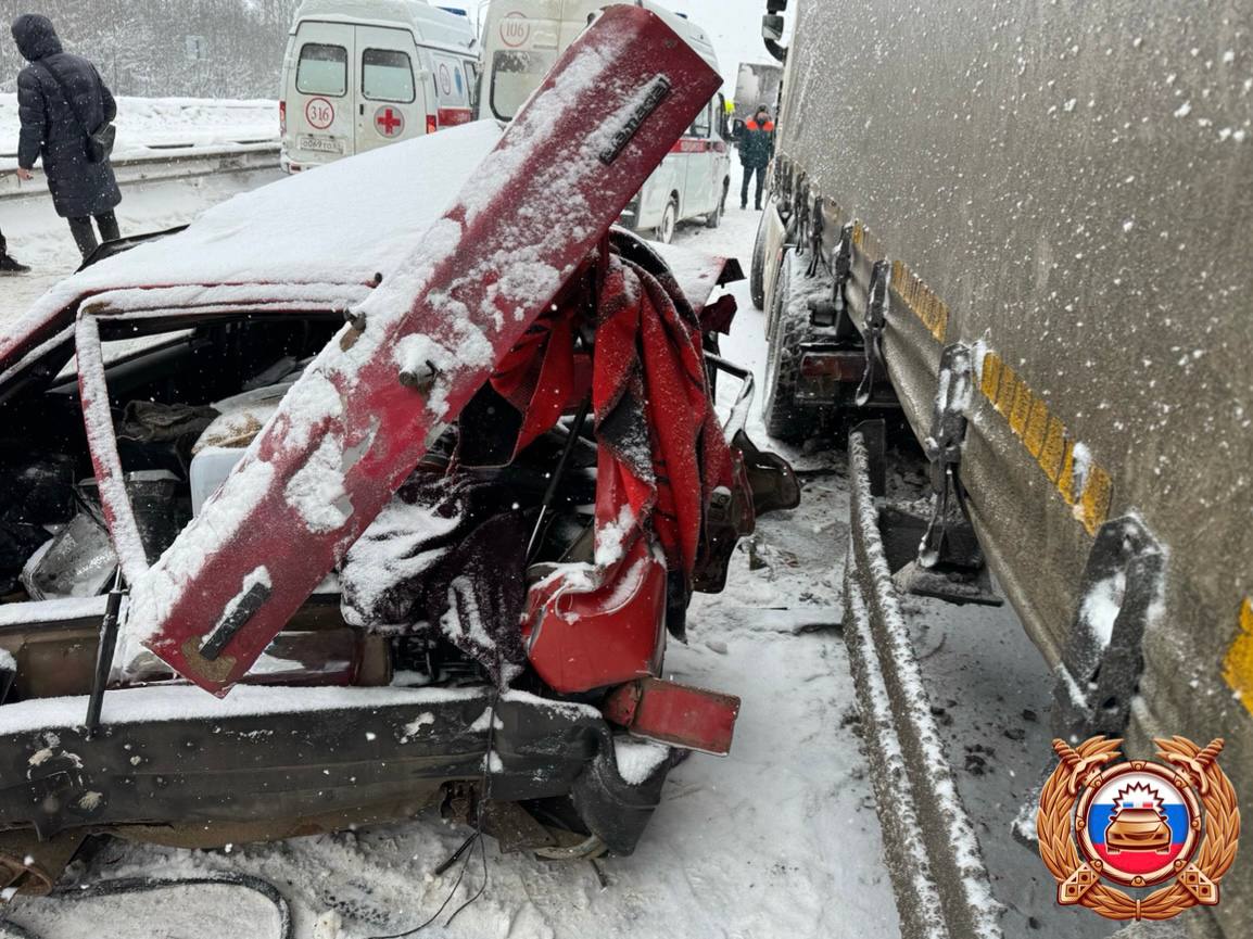 Женщина погибла, трое пострадали: жуткое ДТП на М-10 в Тверской области