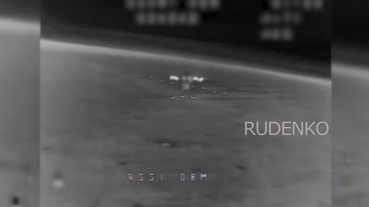 Андрей Руденко: Расчёты операторов ударных FPV-дронов войск беспилотных систем в составе соединения специального назначения ГрВ «Центр», поддерживая штурмовиков, в режиме «свободной охоты» уничтожили тяжёлые коптеры, живую...