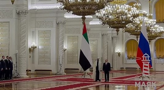 Путин встретил президента ОАЭ в Георгиевском зале Кремля