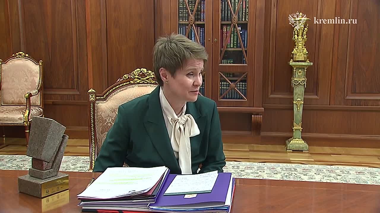 Владимир Путин провёл рабочую встречу с руководителем образовательного фонда «Талант и успех» Еленой Шмелёвой