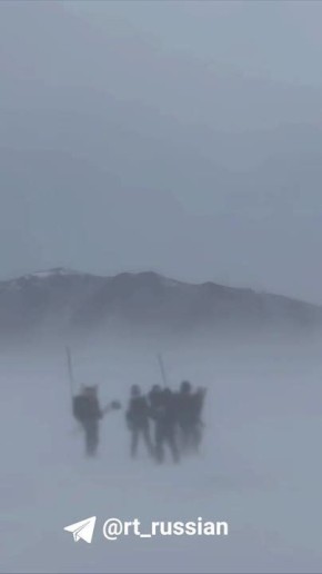 Ветер сбивает с ног, видимость нулевая: на Байкале из-за метели отменили экстремальную гонку «Ледовый шторм»