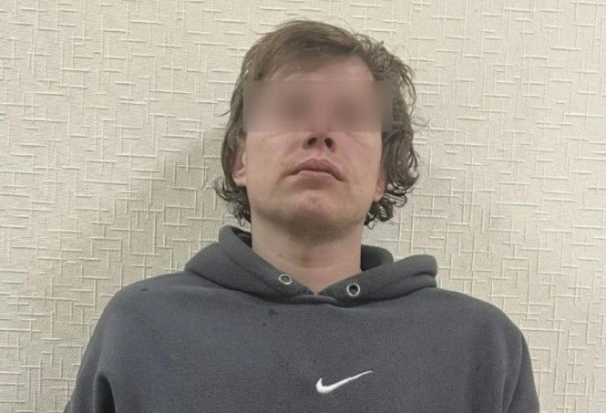 В Тверской области наркокурьер пытался выкинуть "синтетику" при задержании В Тверской области наркокурьер пытался выкинуть "синтетику" при задержании