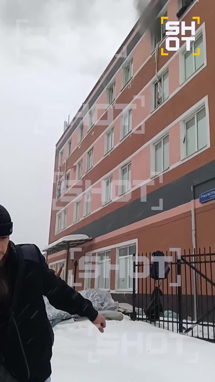 Шесть человек пострадали при пожаре в хостеле в Москве — Shot