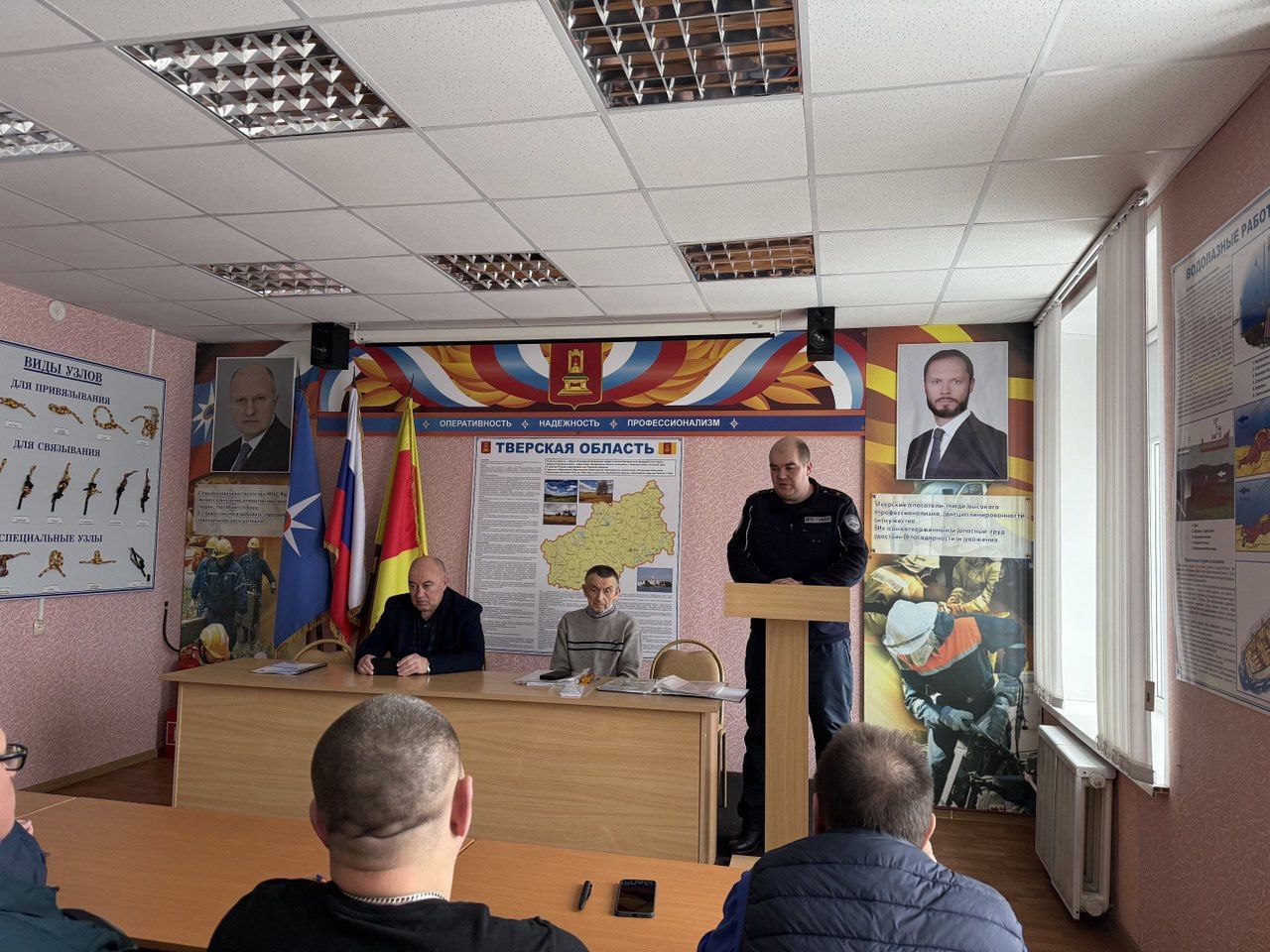 Сотрудники Госавтоинспекции провели профилактические беседы для спасателей МЧС