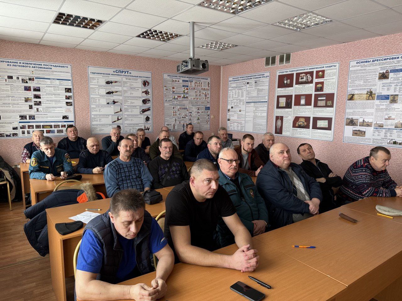 Сотрудники Госавтоинспекции провели профилактические беседы для спасателей МЧС Сотрудники Госавтоинспекции провели профилактические беседы для спасателей МЧС