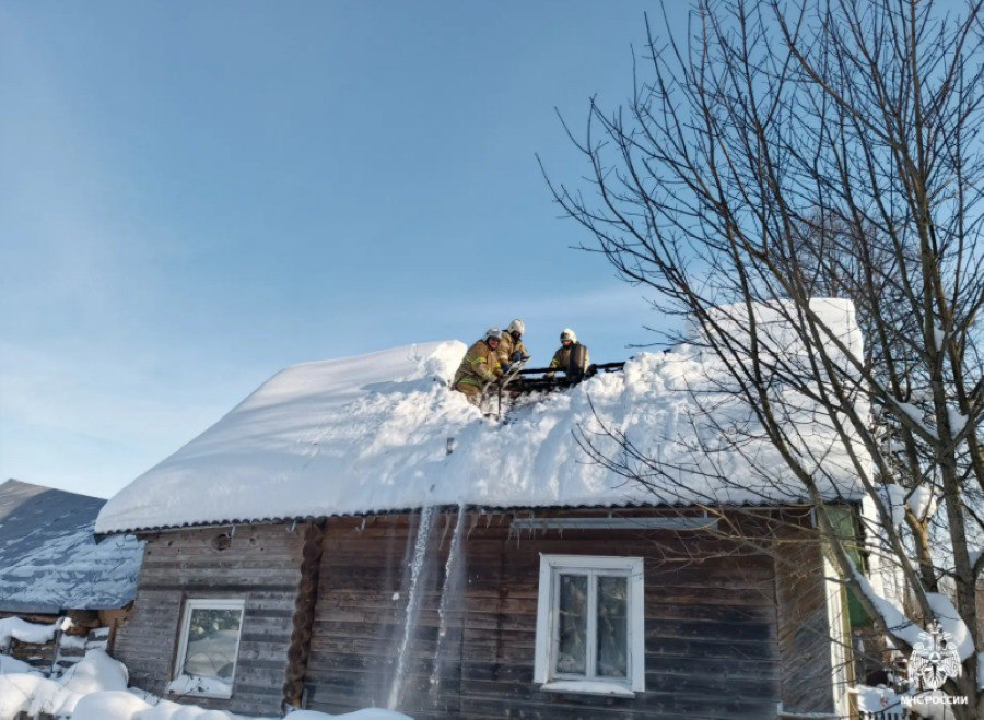 Огнеборцы спасли от огня дом в Тверской области