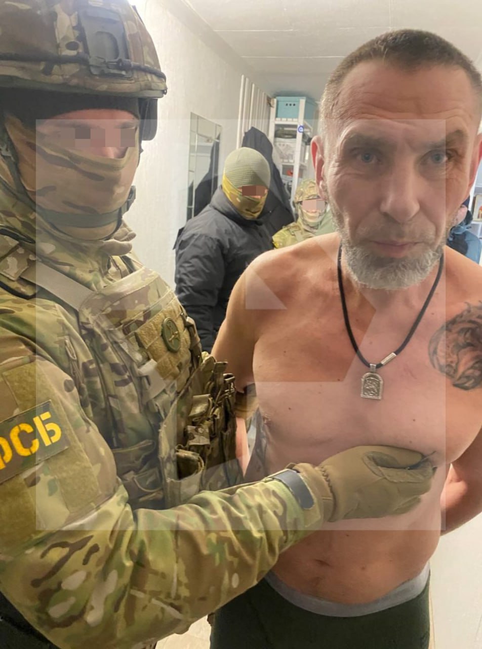 Двух подозреваемых в организации заказных убийств полицейских и предпринимателей задержали сотрудники ФСБ по Челябинской области, сообщил источник РЕН ТВ Двух подозреваемых в организации заказных убийств полицейских и предпринимателей задержали сотрудники ФСБ по Челябинской области, сообщил источник РЕН ТВ