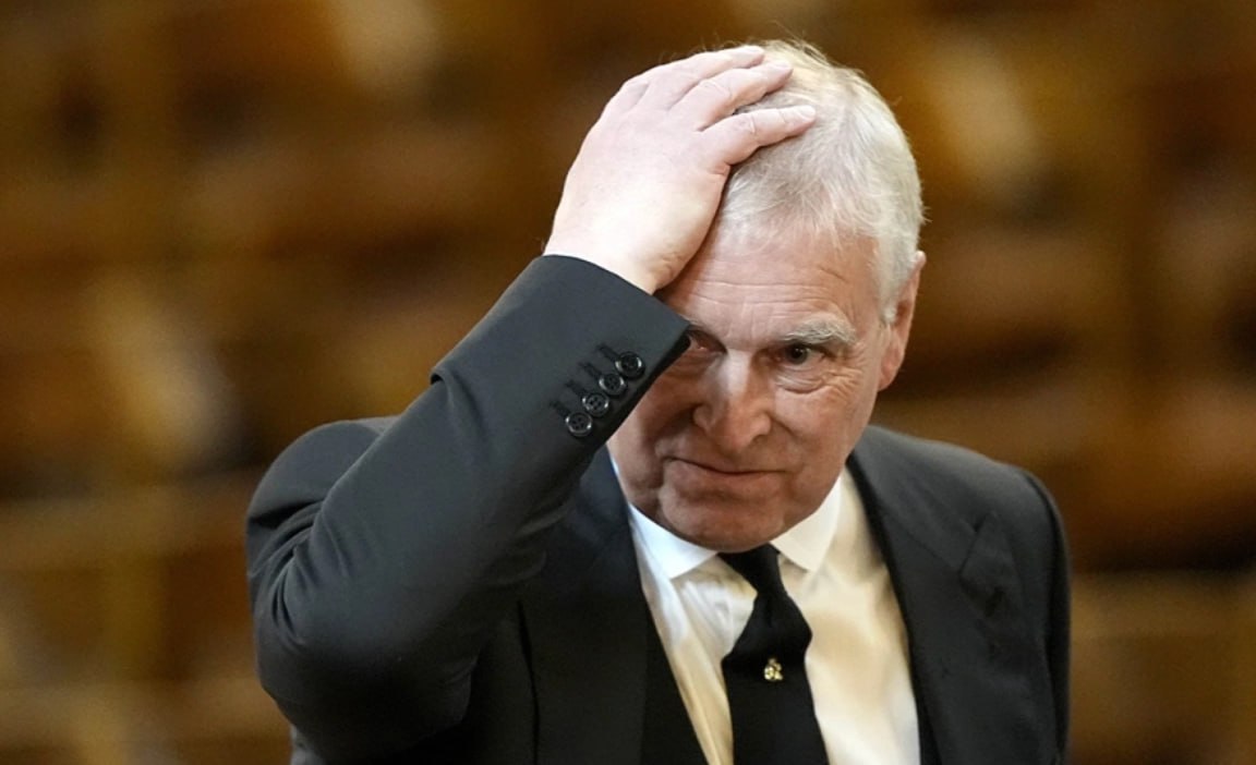 Арест бывшего принца Эндрю был связан не с делом финансиста Джеффри Эпштейна, его допрашивали по делу о сливе правительственных документов, пишет The Wall Street Journal (WSJ)