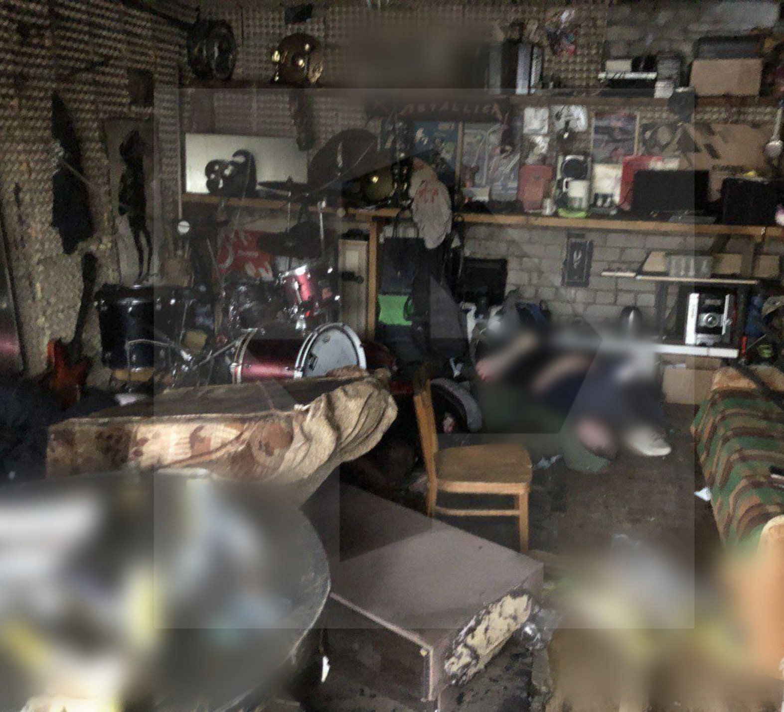 РЕН ТВ публикует фото из гаража под Вологдой, где погибли пять человек РЕН ТВ публикует фото из гаража под Вологдой, где погибли пять человек