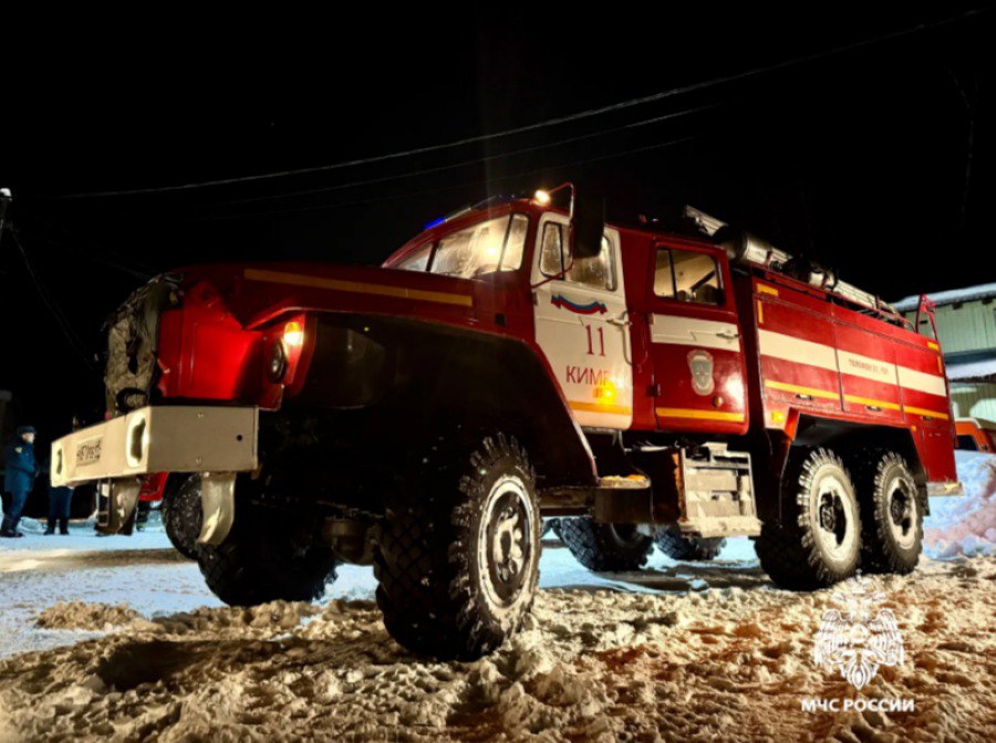 Огнеборцы усмирили сложный пожар на лодочной станции в Кимрах Огнеборцы усмирили сложный пожар на лодочной станции в Кимрах