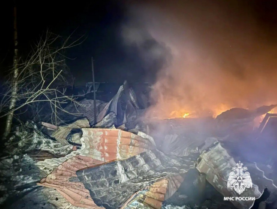 Огнеборцы усмирили сложный пожар на лодочной станции в Кимрах Огнеборцы усмирили сложный пожар на лодочной станции в Кимрах