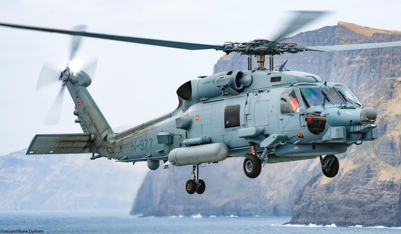 Датская армия эвакуировала американского военного с подлодки США рядом с Гренландией, сообщает NPR