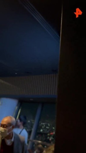 Лифт с 20 пассажирами остановился в башне в Токио — из-за поломки 1200 человек часами не могли покинуть здание