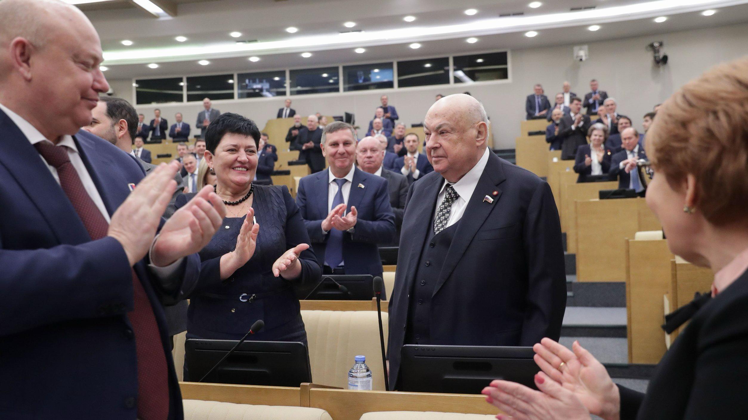 В Государственной Думе открылась выставка, посвящённая старейшему депутату ГД, заслуженному строителю РСФСР, Герою Труда России Владимиру Ресину, которому 21 февраля исполнилось 90 лет