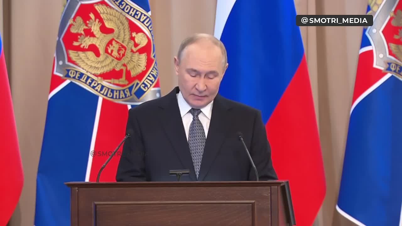 В прошлом году более 2000 бойцов ФСБ получили награды за проявленную отвагу, четверо удостоены звания "Героя Российской Федерации", один из них посмертно — Путин