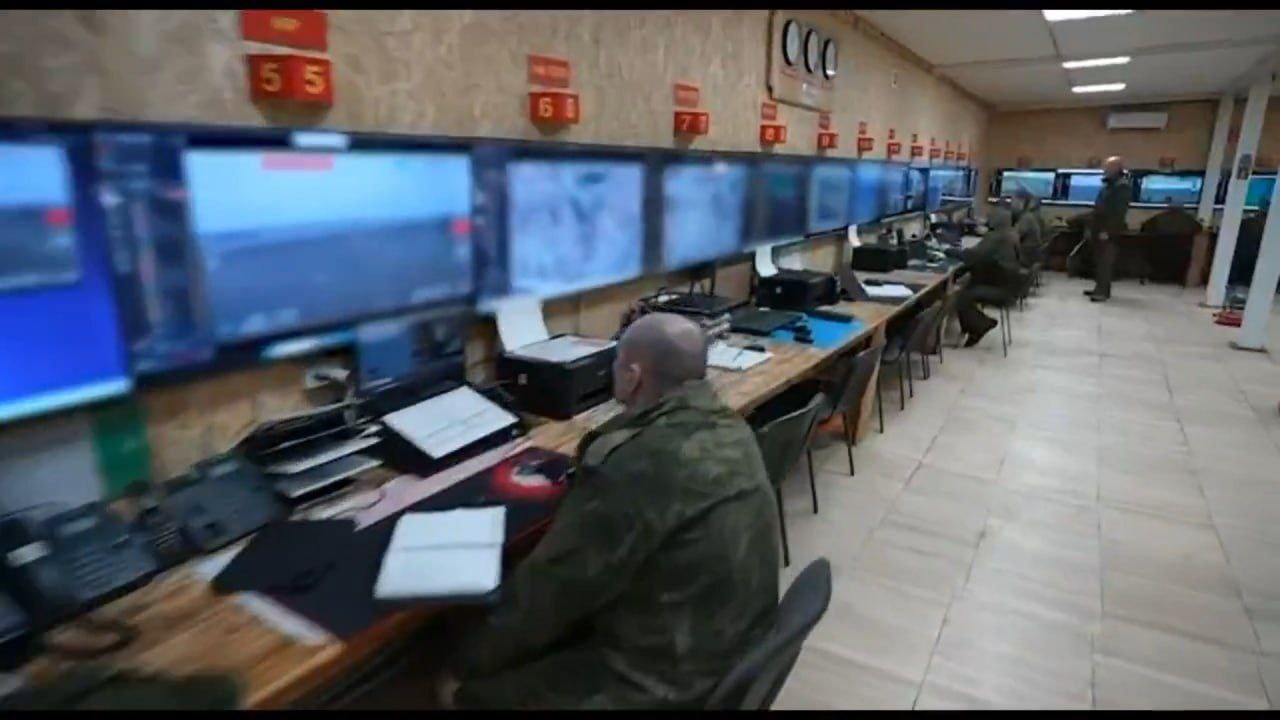 Ушли под землю. Современные проблемы требуют современных решений — этим руководствовалось командование 36 омсбр на Восточно-Запорожском направлении: в Сети вышел репортаж с подземного командного пункта, где через... Ушли под землю. Современные проблемы требуют современных решений — этим руководствовалось командование 36 омсбр на Восточно-Запорожском направлении: в Сети вышел репортаж с подземного командного пункта, где через...