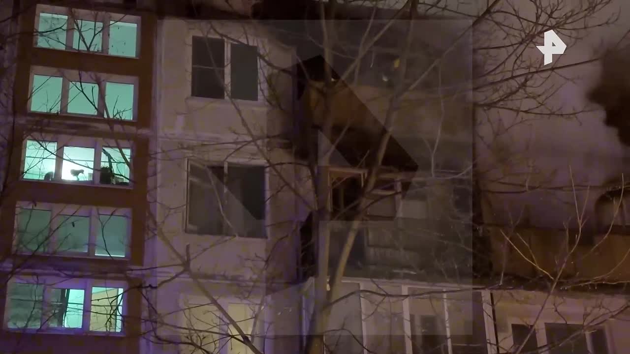 Четыре квартиры загорелись в Московском районе Санкт-Петербурга — один человек погиб, пострадала женщина