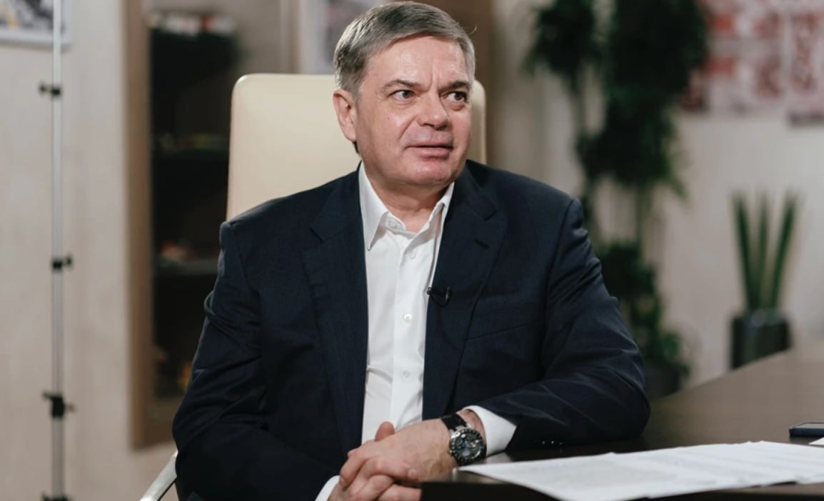 Бизнесмен Сергей Шишкарев 25 февраля вернул ранее принадлежавший ему 1% уставного капитала ГК «Дело» и теперь владеет 51% акций, сообщил он в телеграм-канале