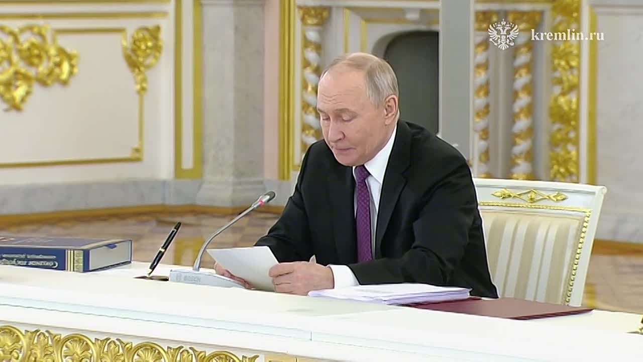 В Большом Кремлёвском дворце состоялось заседание Высшего Государственного Совета Союзного государства, в котором приняли участие Президент России Владимир Путин и Президент Белоруссии, Председатель Высшего Государственного...