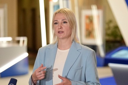 Полиция задержала в Твери Екатерину Дунцову*, которая хотела участвовать в выборах президента РФ в 2024 году