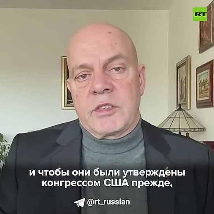 Заявления Макрона о внесении изменений в ядерную доктрину — это очень опасные игры, заявил RT депутат парламента Сербии