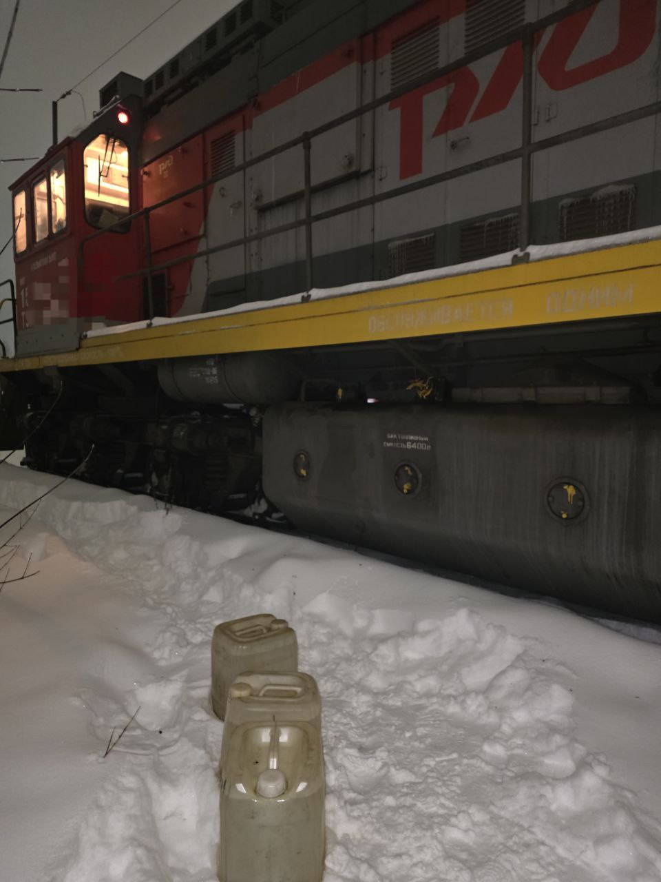 В Твери в районе Крупского моста машинист присвоил 140 литров дизеля В Твери в районе Крупского моста машинист присвоил 140 литров дизеля