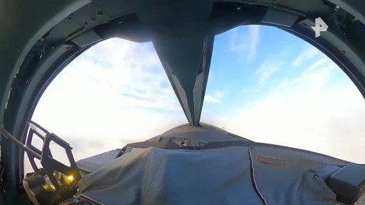 Экипаж сверхзвукового истребителя-бомбардировщика Су-34 нанес удар по личному составу и пункту управления БПЛА ВСУ в зоне ответственности группировки войск "Центр"