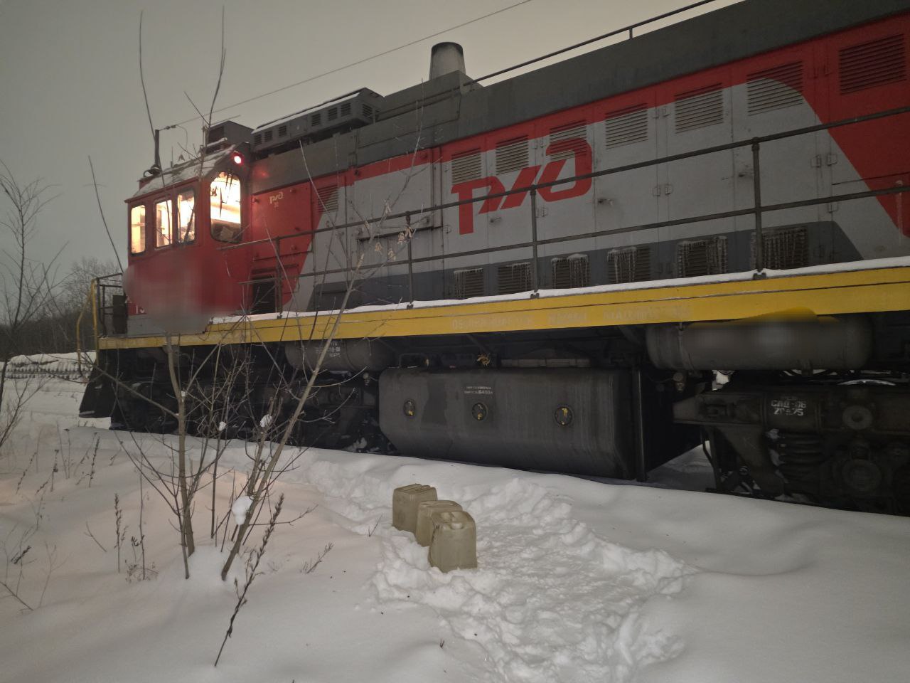 В Твери в районе Крупского моста машинист присвоил 140 литров дизеля В Твери в районе Крупского моста машинист присвоил 140 литров дизеля