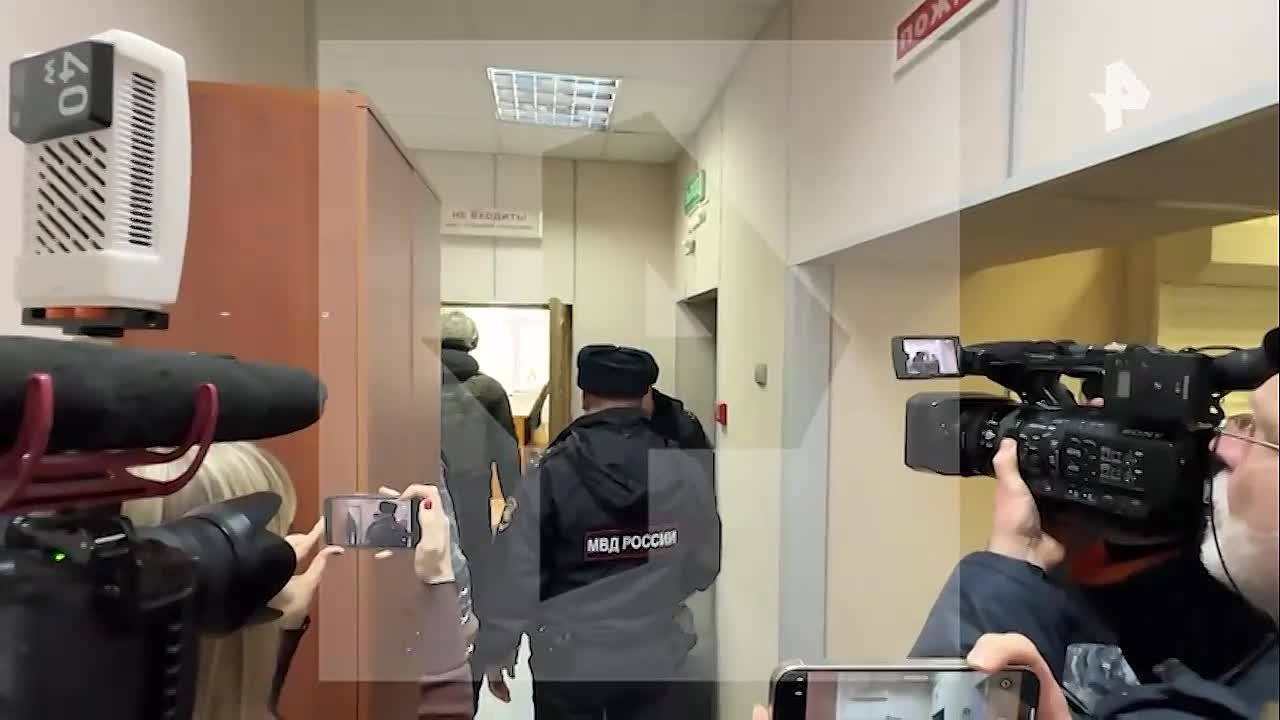 Обвиняемого в похищении девятилетней девочки в Смоленской области арестовали на два месяца, сообщил корреспондент РЕН ТВ из зала суда