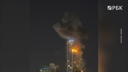 В Бахрейне дрон попал в высотку, после чего начался пожар на одном из верхних этажей, свидетельствуют кадры очевидцев