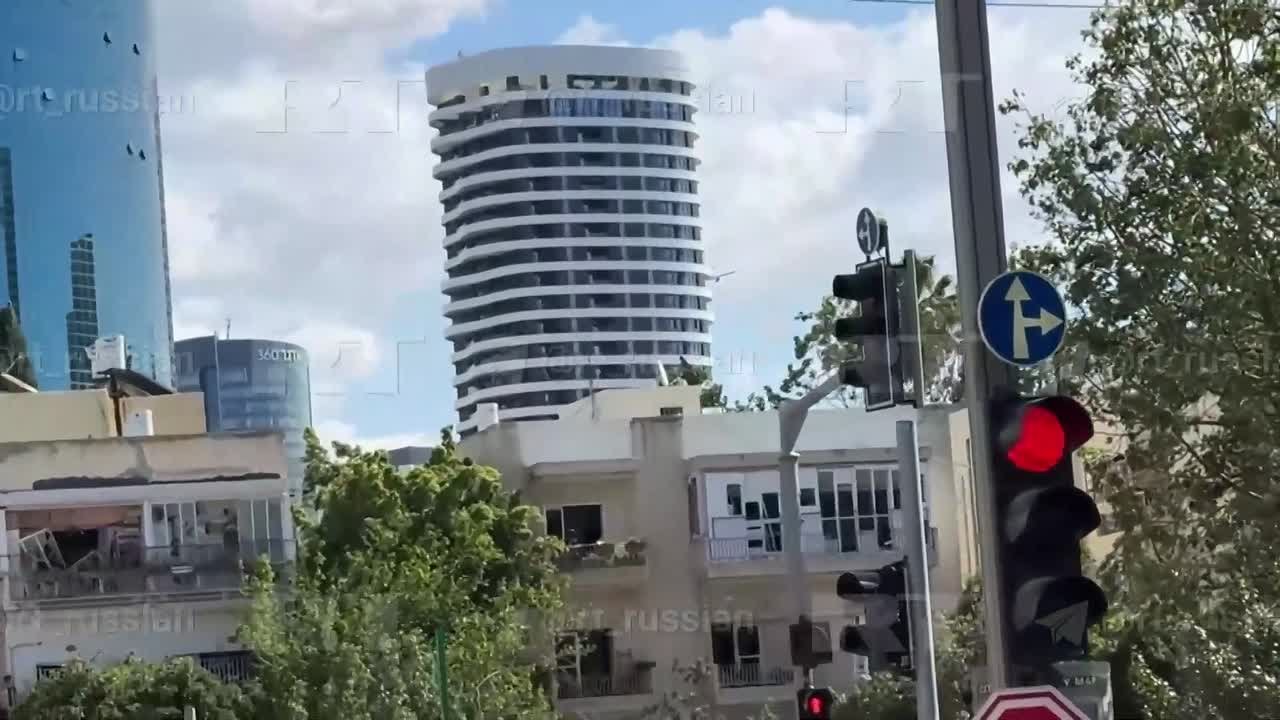 Грузовой самолёт США только что приземлился в Тель-Авиве, передаёт с места корр RT Шарлотта Дубенски