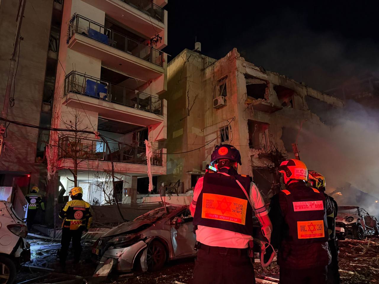 По меньшей мере шесть человек пострадали в результате иранской ракетной атаки на Тель-Авив По меньшей мере шесть человек пострадали в результате иранской ракетной атаки на Тель-Авив