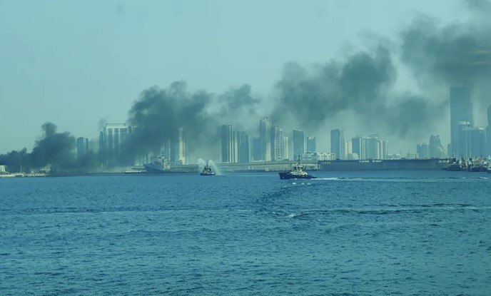 В Абу-Даби ракета упала неподалёку от круизного лайнера Mein Schiff 4, сообщает Bild