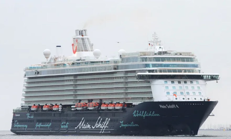 В Абу-Даби ракета упала неподалёку от круизного лайнера Mein Schiff 4, сообщает Bild В Абу-Даби ракета упала неподалёку от круизного лайнера Mein Schiff 4, сообщает Bild