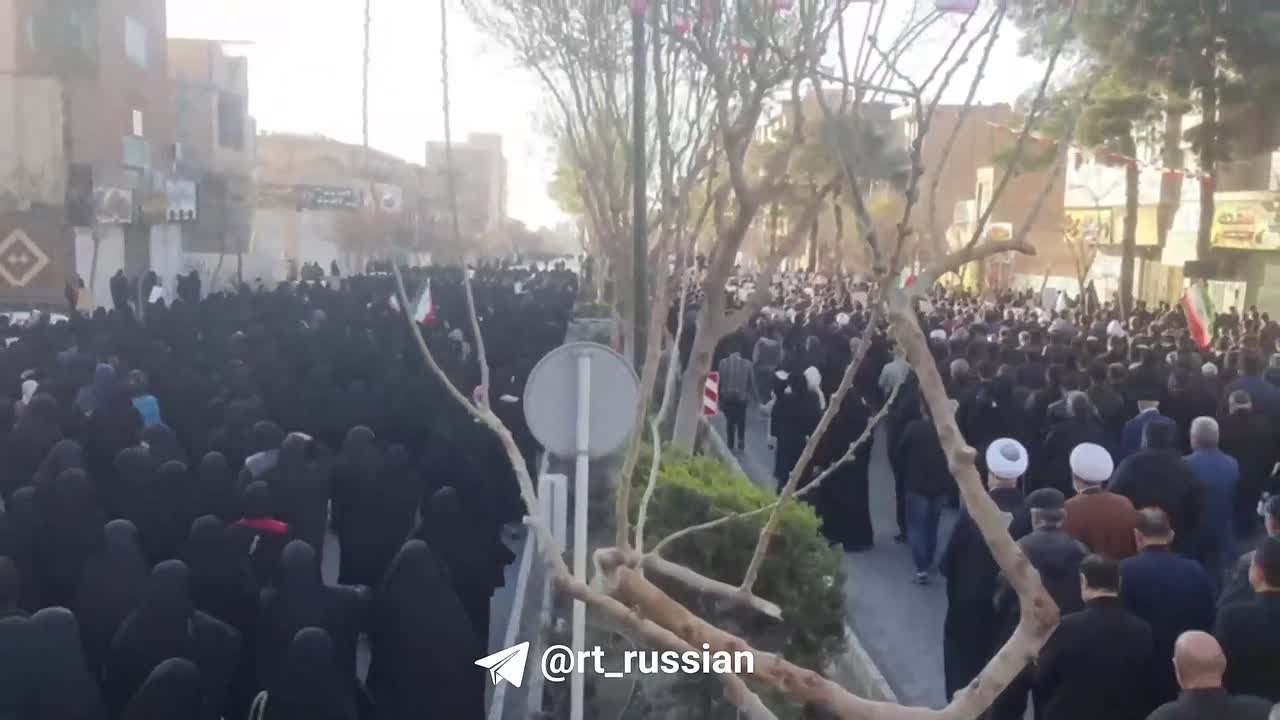 Тысячи жителей Ирана выходят на траурные митинги по всей стране